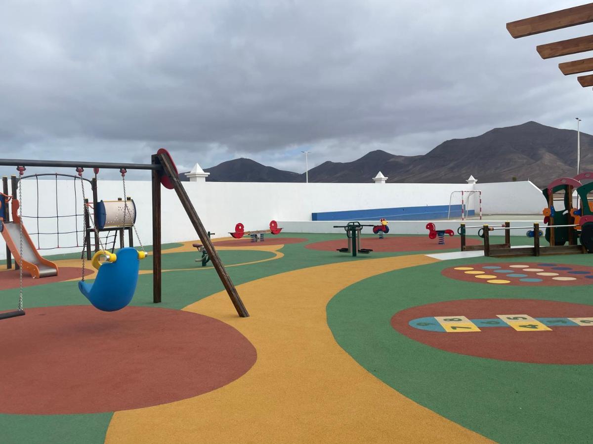 Izaro Apartamento Atico De Lujo Cerca De Playa Dorada Playa Blanca  Luaran gambar